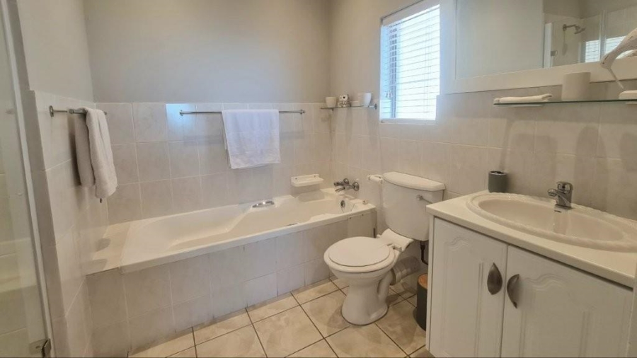 To Let 3 Bedroom Property for Rent in Brenton On Sea Western Cape